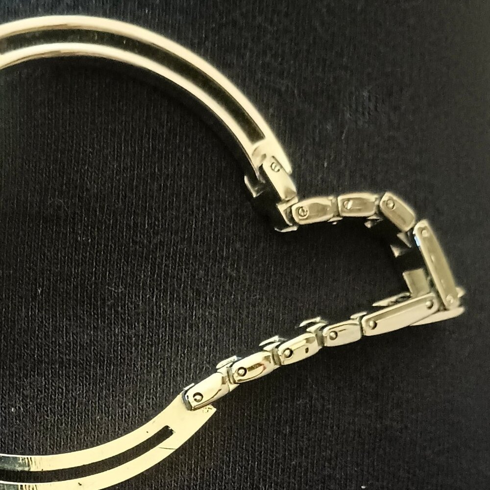 Gucci watch with two diamond chips - Picture 5 of 8